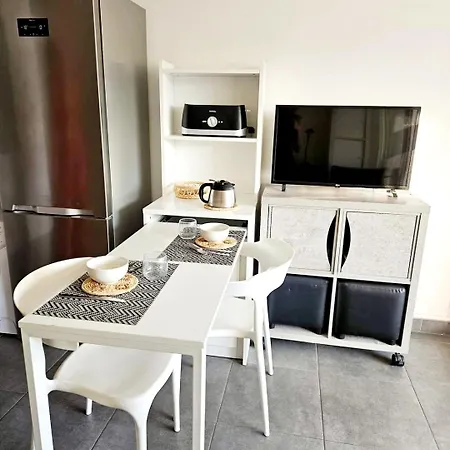 Appartement Studio, Terrasse Et Piscine, Proche Centre Et Plages *