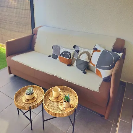 Studio, Terrasse Et Piscine, Proche Centre Et Plages Lejlighed