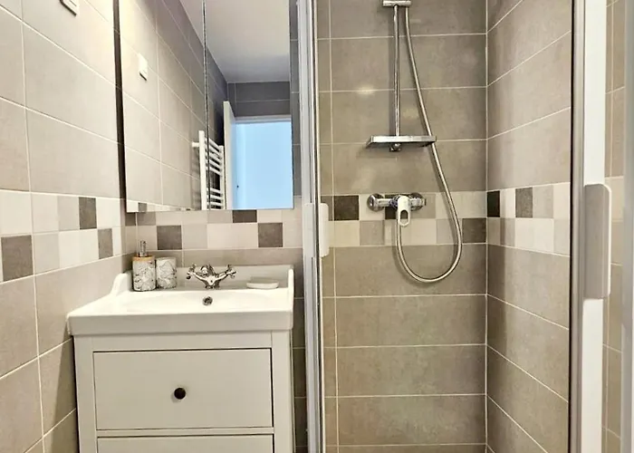 Studio, Terrasse Et Piscine, Proche Centre Et Plages Apartman *